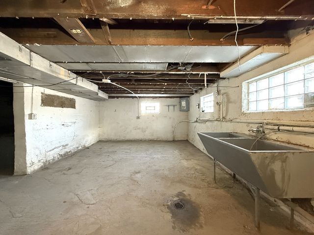 4040 Rose Avenue, Lyons, IL 60534