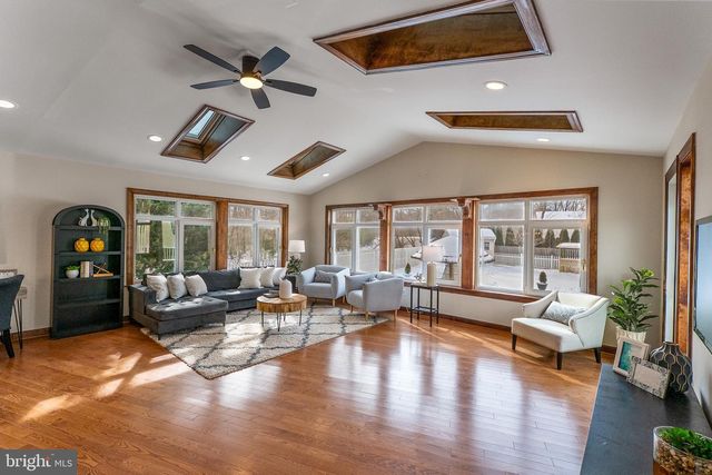 6462 HONEY TREE CT, Burke, VA 22015