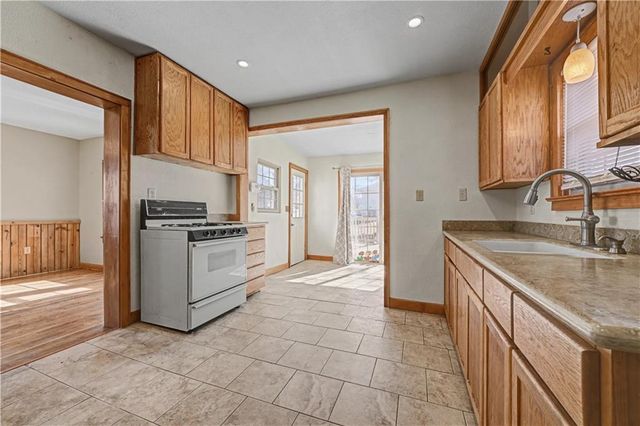 4925 Metropolitan Avenue, Kansas City, KS 66106