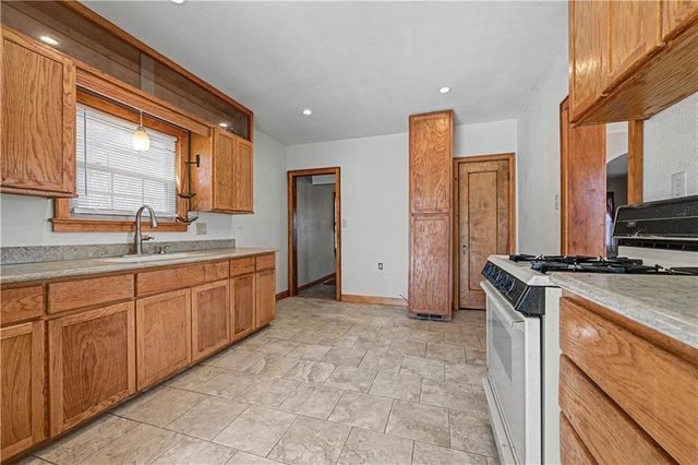 4925 Metropolitan Avenue, Kansas City, KS 66106