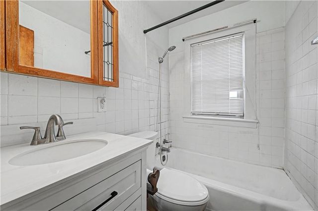 4925 Metropolitan Avenue, Kansas City, KS 66106