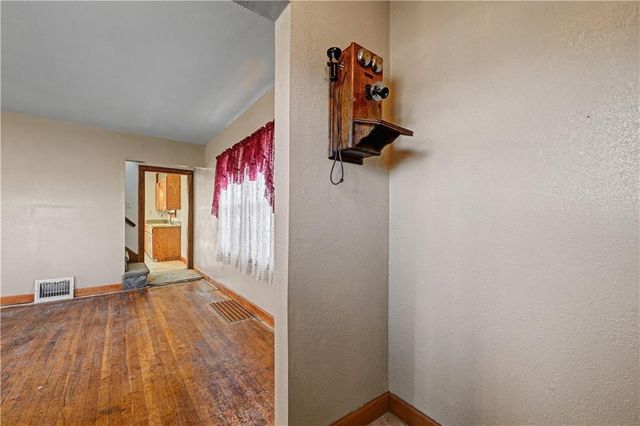 4925 Metropolitan Avenue, Kansas City, KS 66106