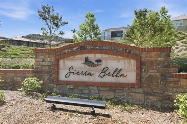 2627 Chad Zeller Lane, Corona, CA 92882