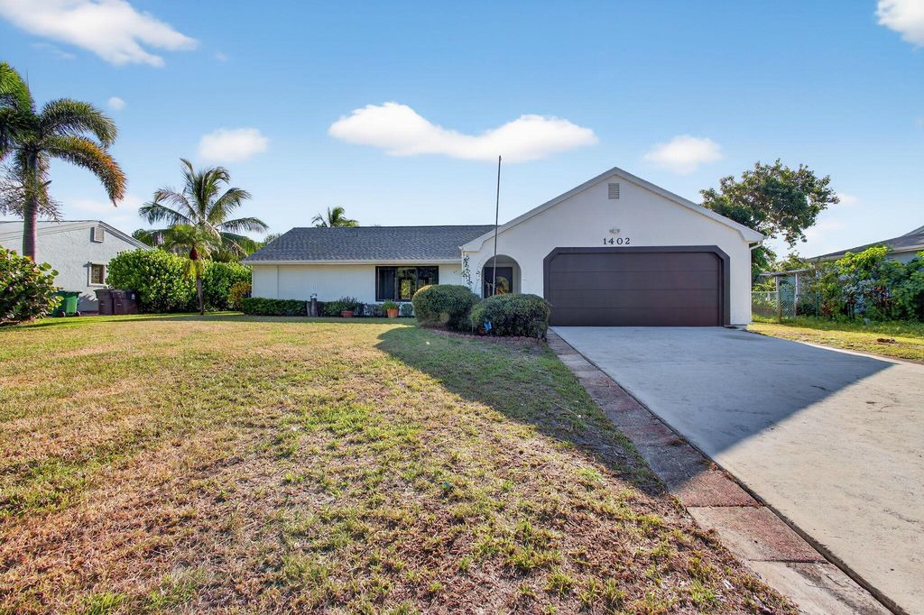 1402 SE Buckingham Terrace, Port St Lucie, FL 34952