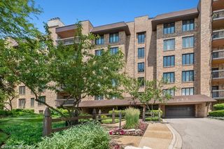 1721 Mission Hills Road 406, Northbrook, IL 60062