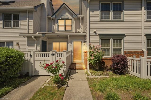 27 Tamarisk Quay Apt D, Hampton, VA 23666