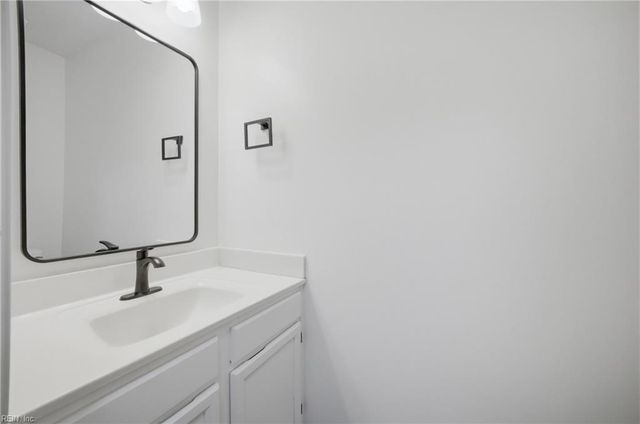 27 Tamarisk Quay Apt D, Hampton, VA 23666