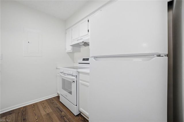 27 Tamarisk Quay Apt D, Hampton, VA 23666