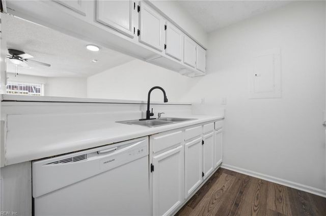 27 Tamarisk Quay Apt D, Hampton, VA 23666