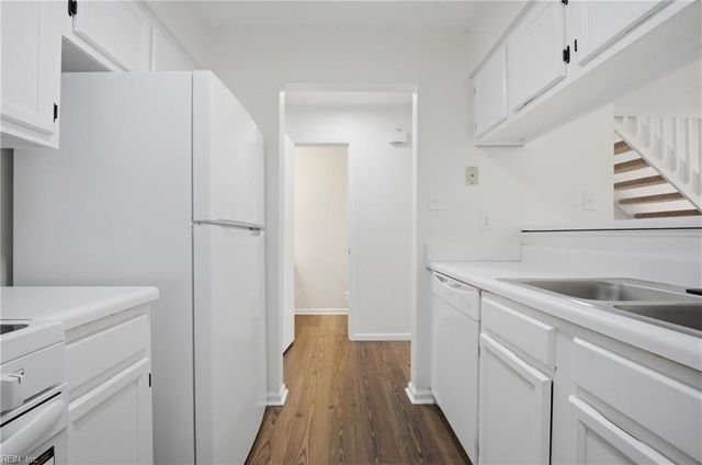 27 Tamarisk Quay Apt D, Hampton, VA 23666