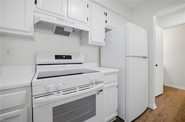 27 Tamarisk Quay Apt D, Hampton, VA 23666