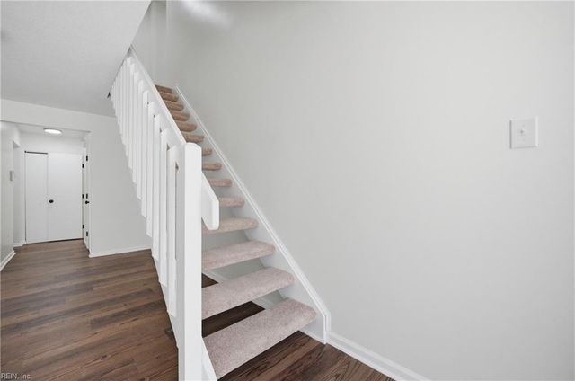 27 Tamarisk Quay Apt D, Hampton, VA 23666