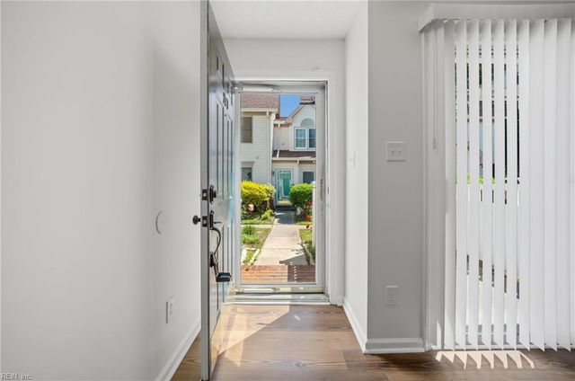 27 Tamarisk Quay Apt D, Hampton, VA 23666