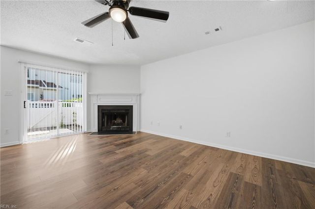 27 Tamarisk Quay Apt D, Hampton, VA 23666