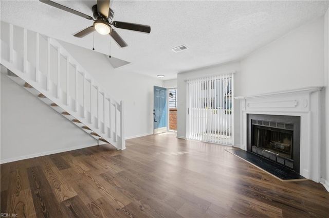 27 Tamarisk Quay Apt D, Hampton, VA 23666