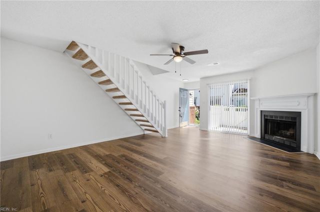 27 Tamarisk Quay Apt D, Hampton, VA 23666