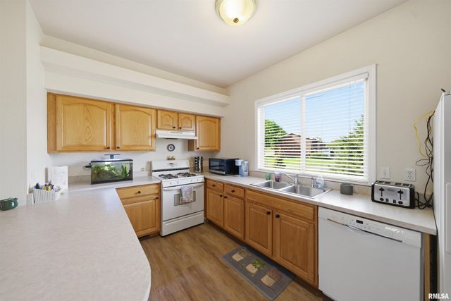 2004 S 2ND Avenue, Morton, IL 61550
