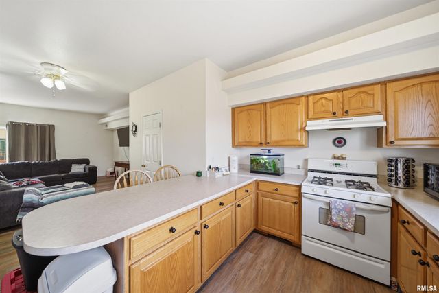 2004 S 2ND Avenue, Morton, IL 61550