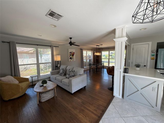 10810 Burdine Street, Houston, TX 77096