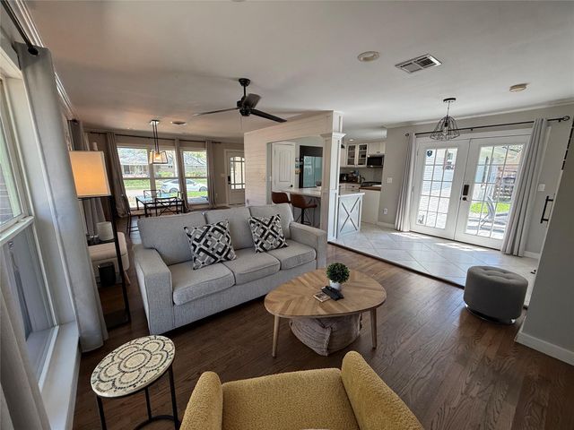 10810 Burdine Street, Houston, TX 77096