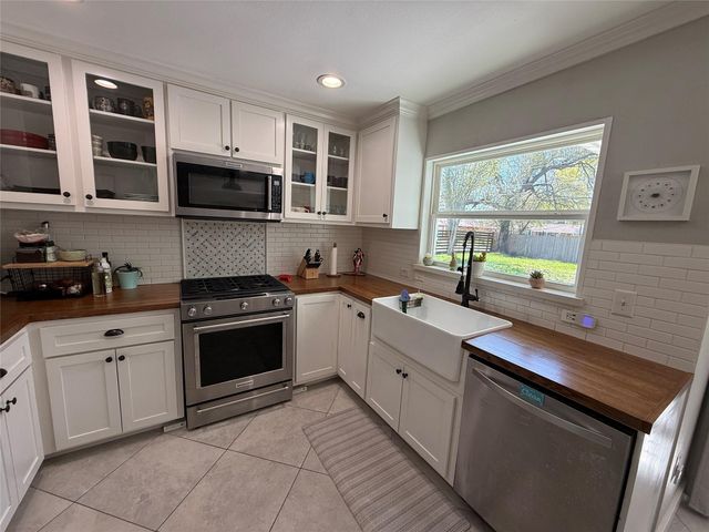 10810 Burdine Street, Houston, TX 77096