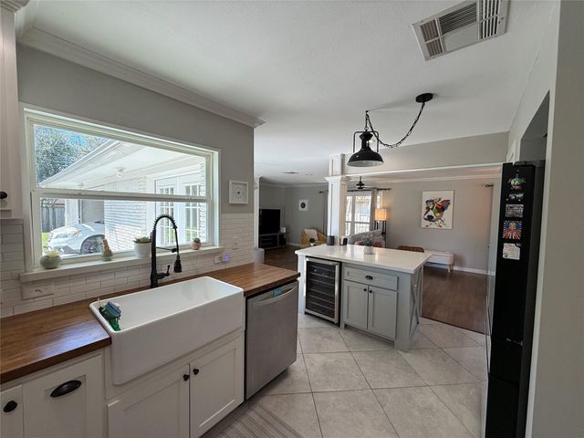 10810 Burdine Street, Houston, TX 77096