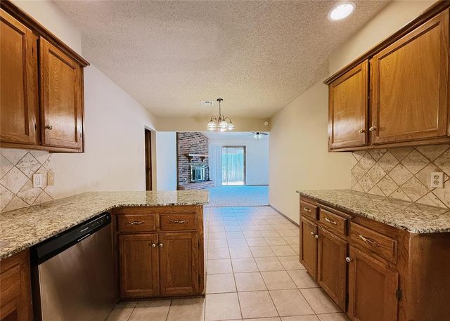 528 W 9th Street, Edmond, OK 73003