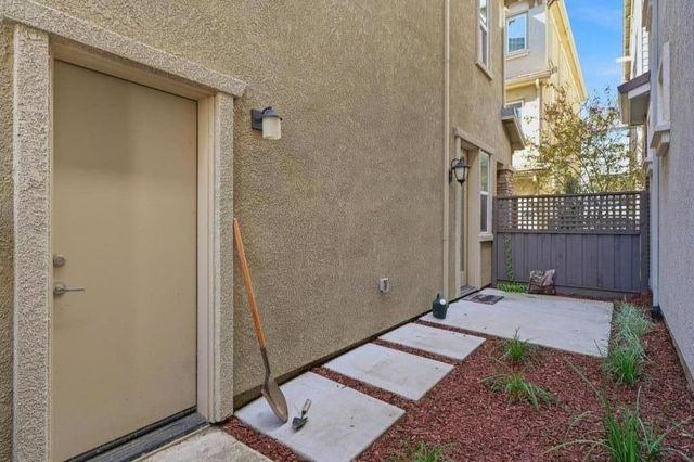 2813 Stringham Way, Dublin, CA 94568