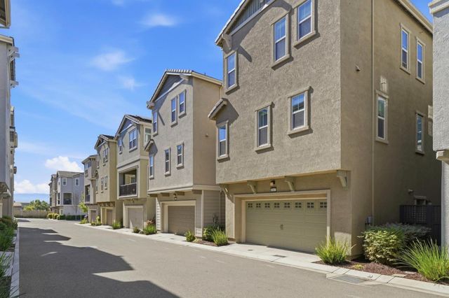 2813 Stringham Way, Dublin, CA 94568