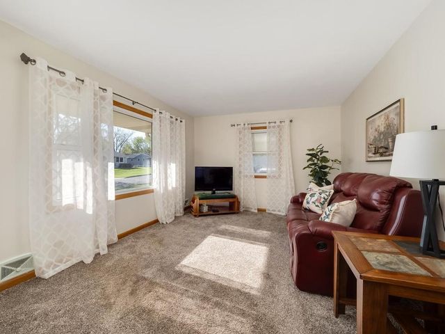 616 Martha Lane, Woodbury, MN 55125
