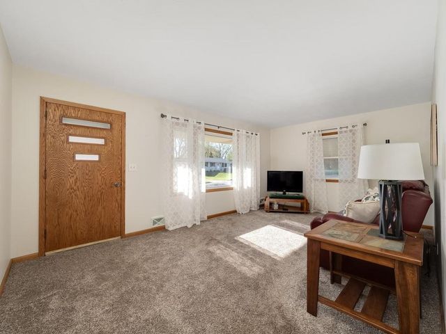 616 Martha Lane, Woodbury, MN 55125