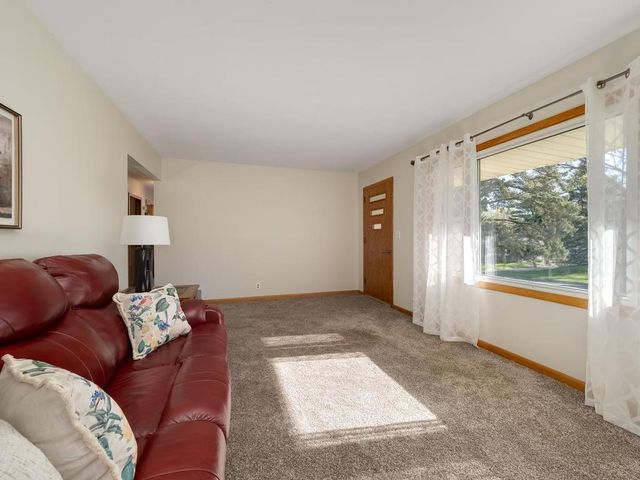 616 Martha Lane, Woodbury, MN 55125