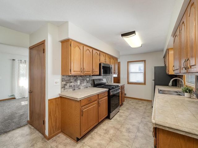 616 Martha Lane, Woodbury, MN 55125