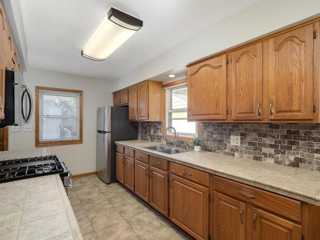 616 Martha Lane, Woodbury, MN 55125