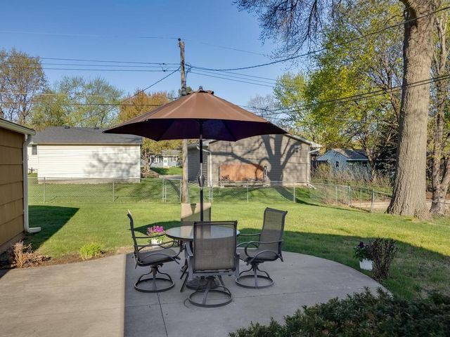 616 Martha Lane, Woodbury, MN 55125