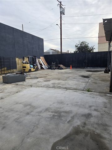 15532 Illinois, Paramount, CA 90723