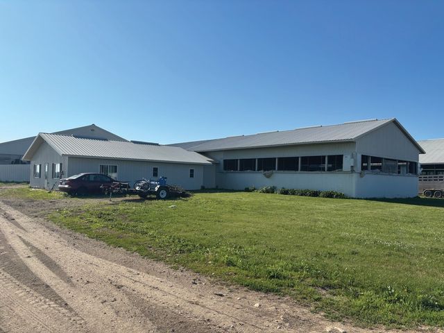 1350 Waubeek Road, Central City, IA 52214