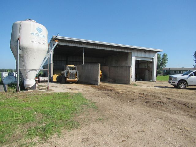 1350 Waubeek Road, Central City, IA 52214