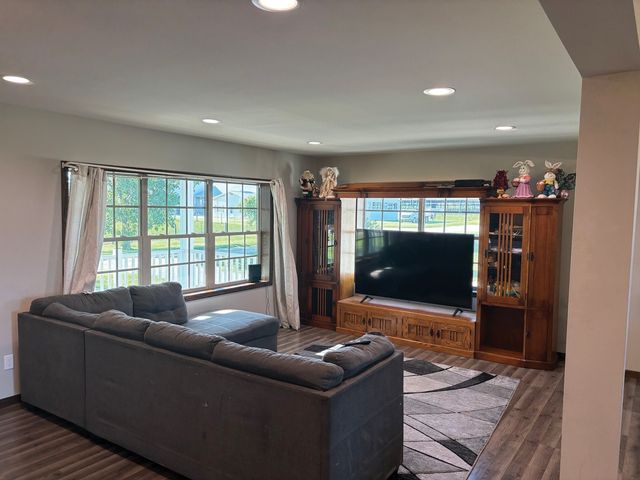 1350 Waubeek Road, Central City, IA 52214
