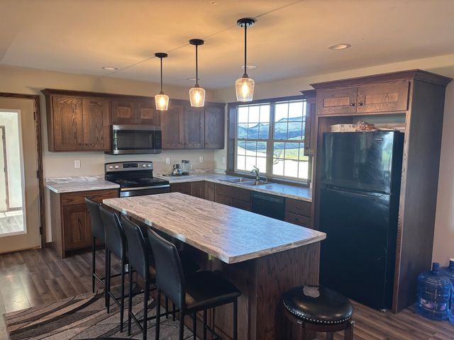 1350 Waubeek Road, Central City, IA 52214