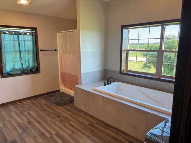 1350 Waubeek Road, Central City, IA 52214