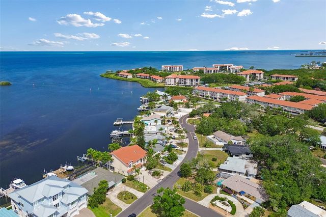 300 DRIFTWOOD DRIVE W, Palm Harbor, FL 34683