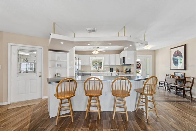 300 DRIFTWOOD DRIVE W, Palm Harbor, FL 34683