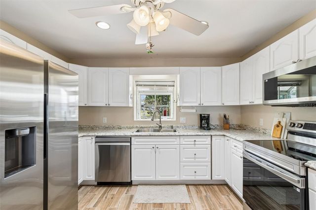 300 DRIFTWOOD DRIVE W, Palm Harbor, FL 34683