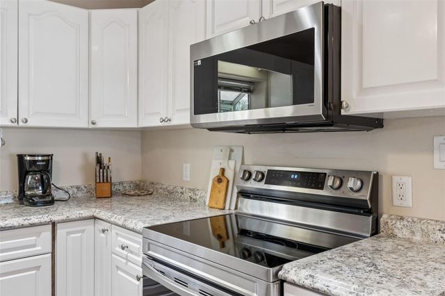 300 DRIFTWOOD DRIVE W, Palm Harbor, FL 34683