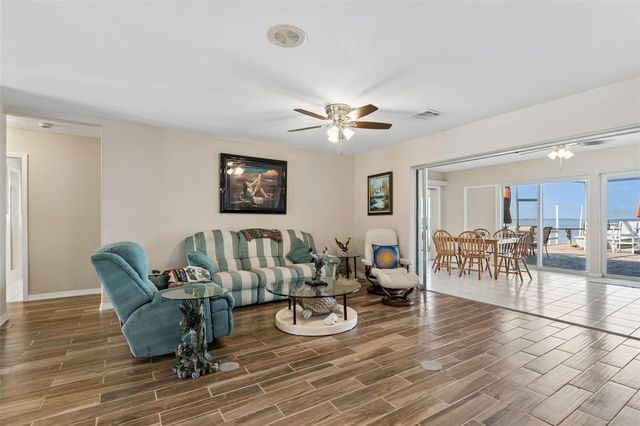 300 DRIFTWOOD DRIVE W, Palm Harbor, FL 34683