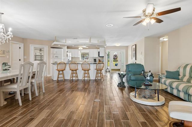 300 DRIFTWOOD DRIVE W, Palm Harbor, FL 34683