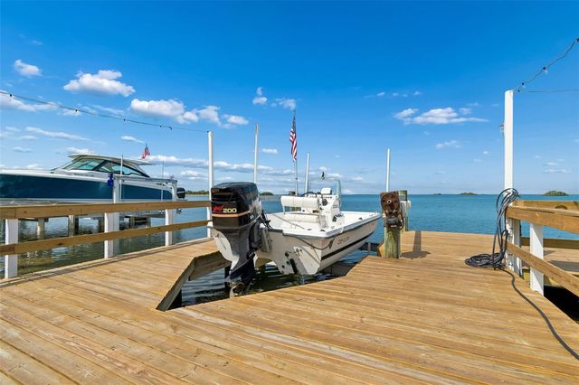 300 DRIFTWOOD DRIVE W, Palm Harbor, FL 34683