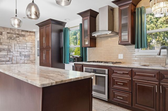 6016 Clifton Dr, Columbia, TN 38401