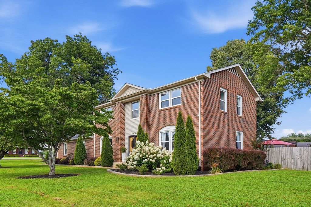 6016 Clifton Dr, Columbia, TN 38401